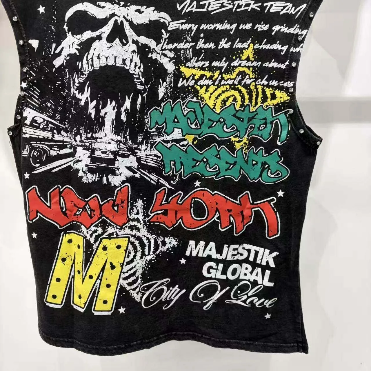 MAJESTIK Retro Graffiti Skull Print Beaded Sleeveless T-Shirt - Loose Fit, Versatile, Rock Style Blouse for Men and Women