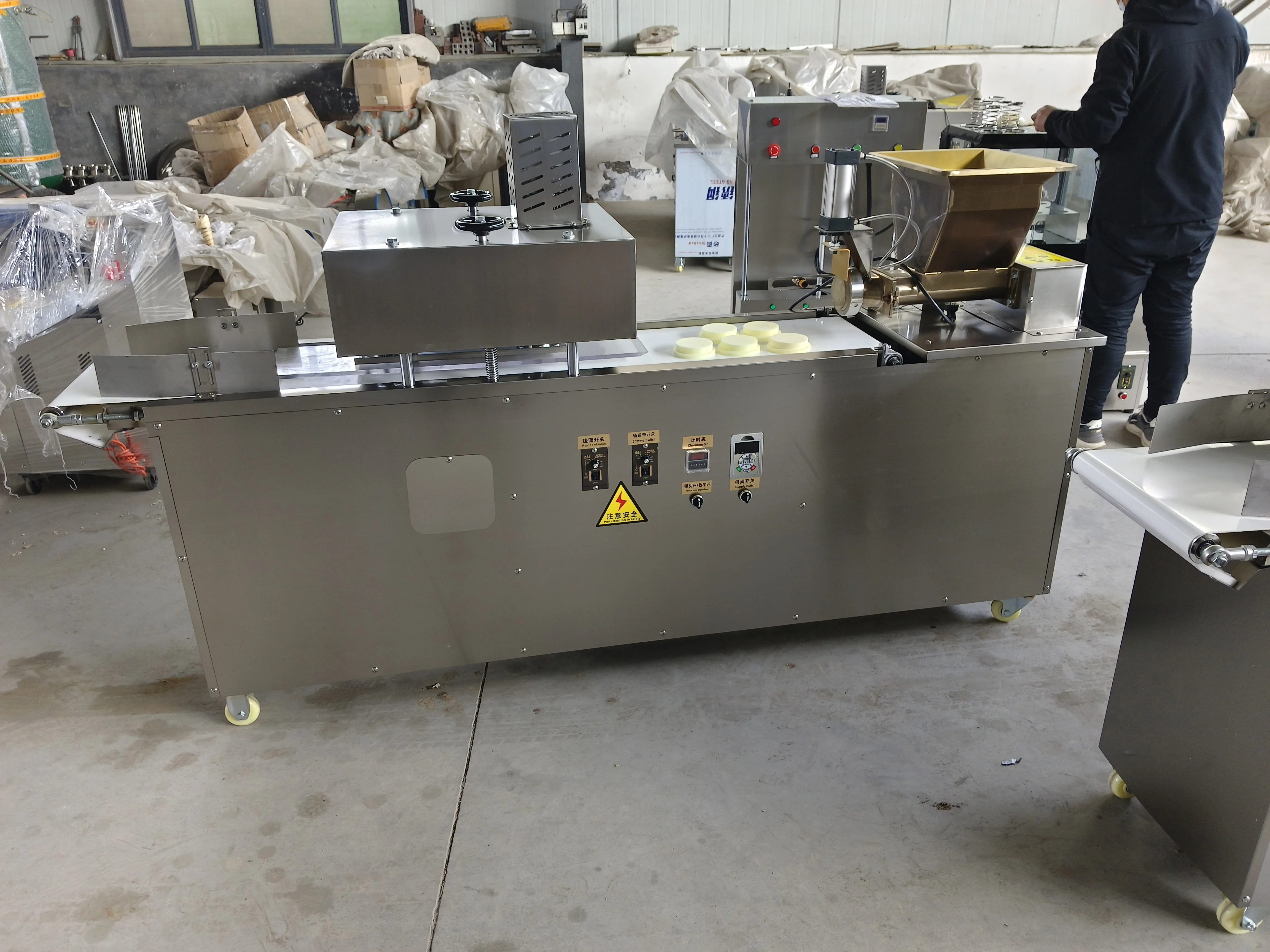 -kk Full Automatic Dough Divider Rounder Machine with Engine 100-200kg/h Capacity for Bread Bakery