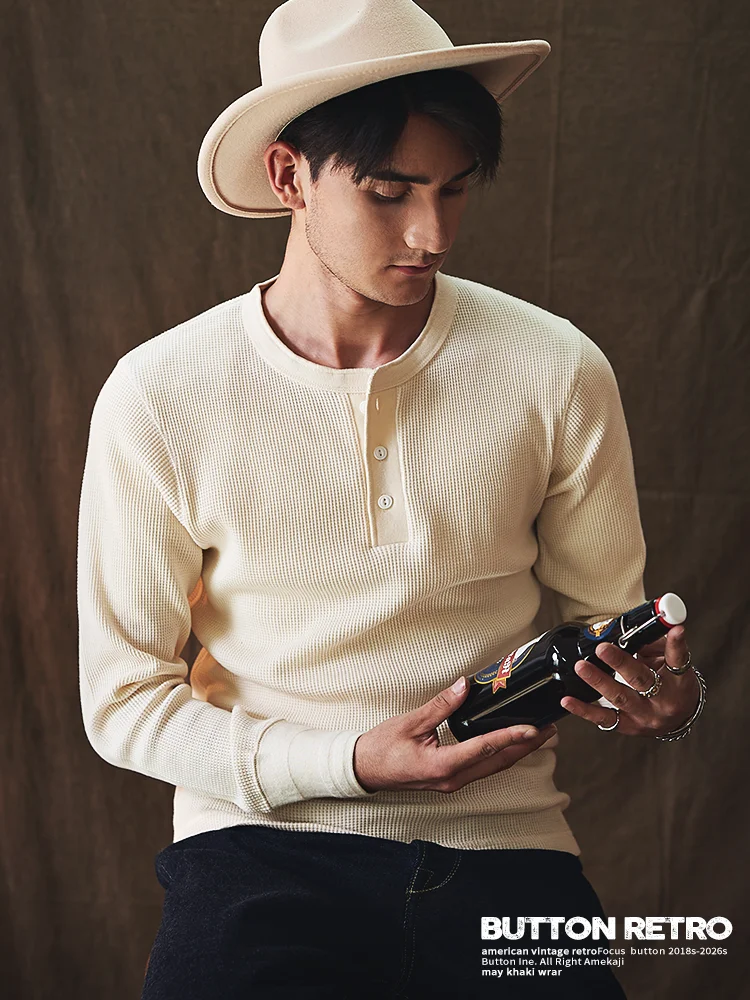 

Мужская футболка с длинным рукавом в американском ретро-стиле, с воротником хенли, из чистого хлопка, осенняя, цвета хаки, однотонная, базовая, модная, в городском стиле, дышащая.