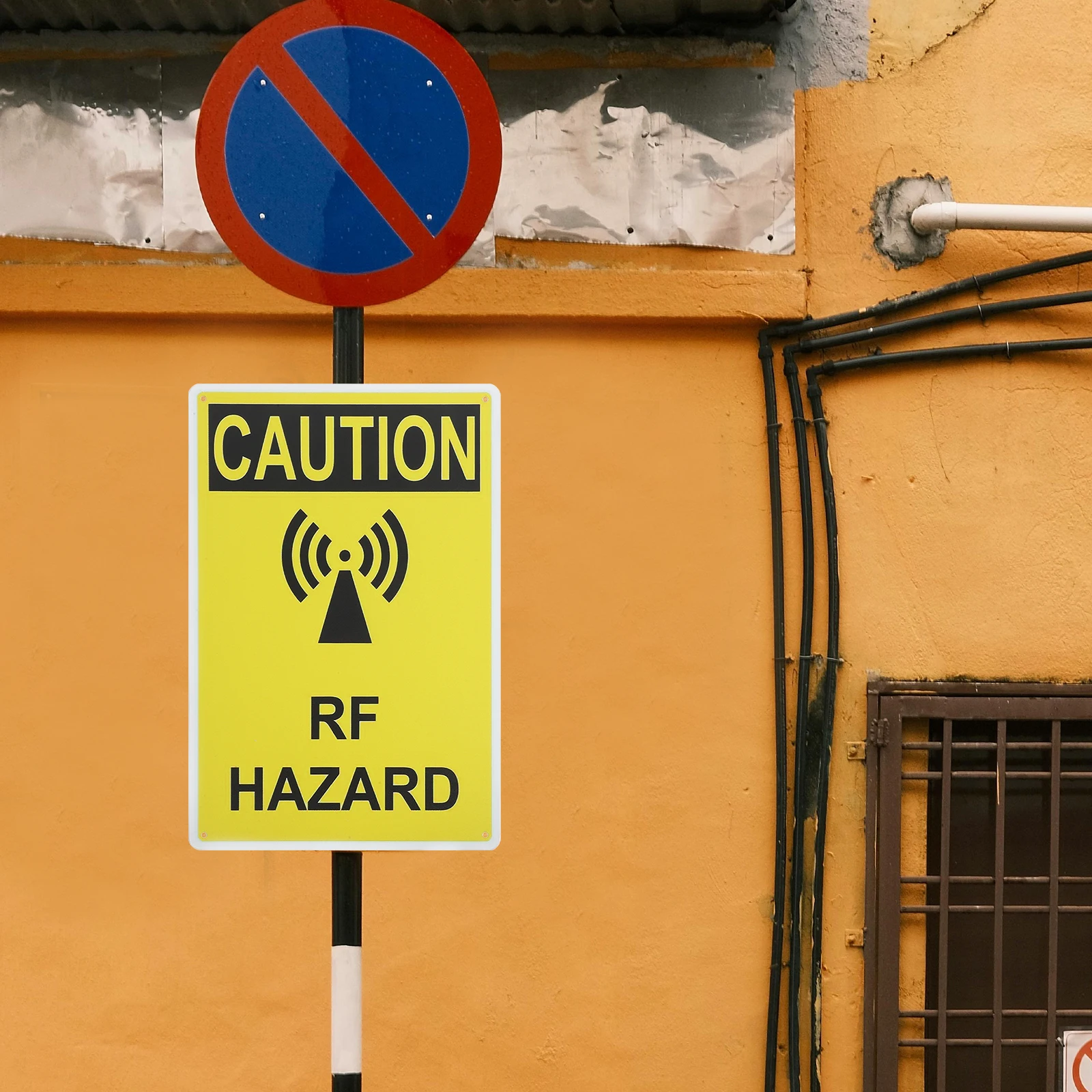 

Radio Frequency Warning Sign Caution Parking Lot Warehouse Safety Traffic Signs Smooth Surface Sturdy
