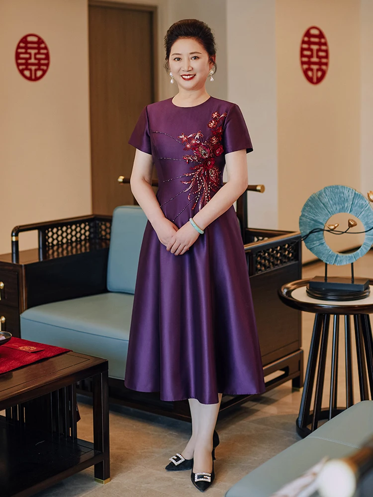 

Purple Satin Mother Of The Bride Dresses Modest Round Neck A-Line Tea-Length Women Wedding Party Gowns Long