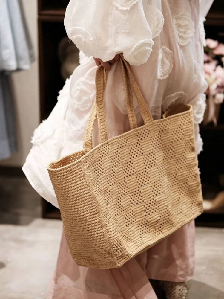 

Leisure Women's Summer Lafite Grass Handmade Hook Shoulder Bag Simple Versatile Tote Bag Large Capacity Commuting Handbag