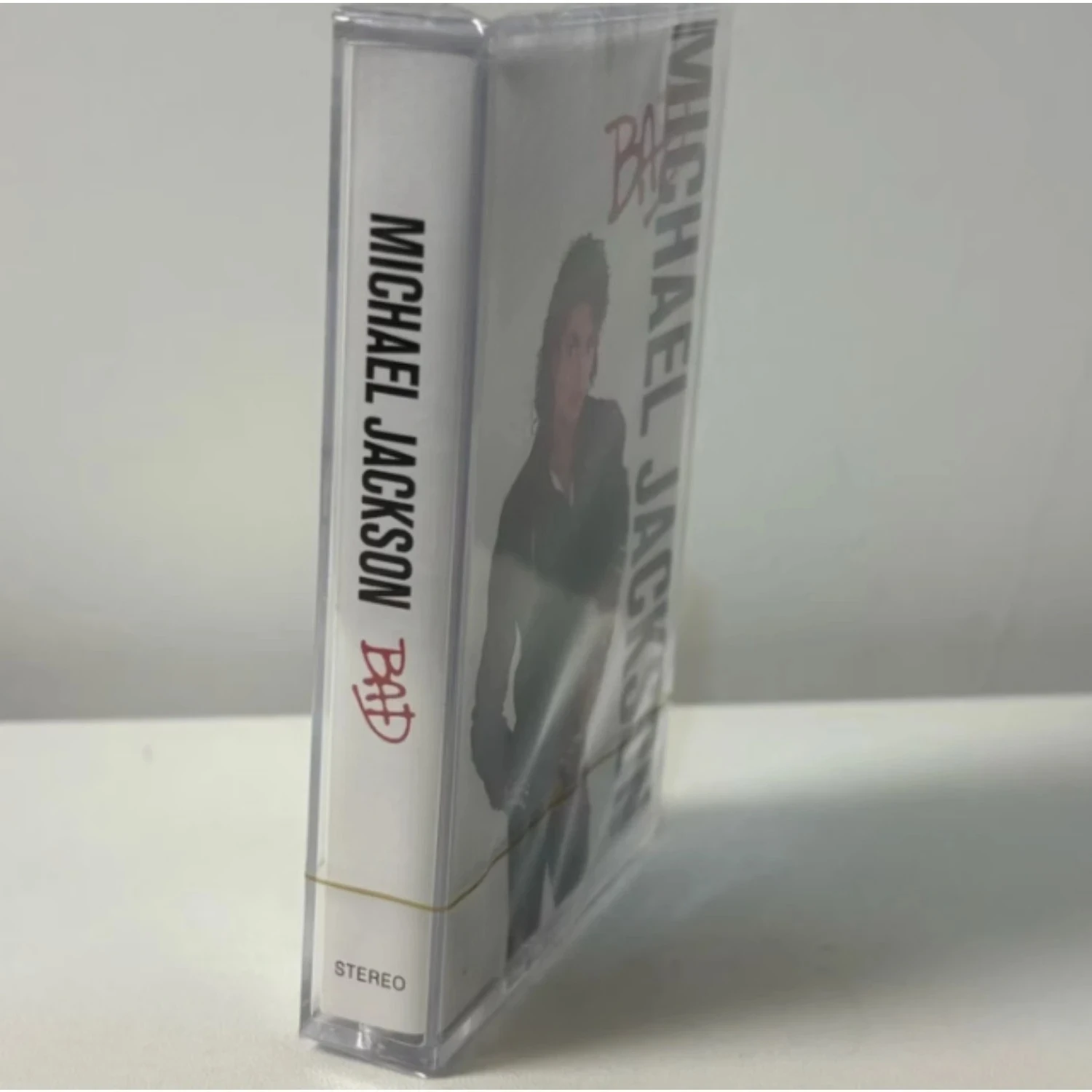 Cassete de Música Pop Retrô Premium Colecionável com Capa Retrato Estilo Palco Clássico 'Bad' para Entusiastas de Música Pop