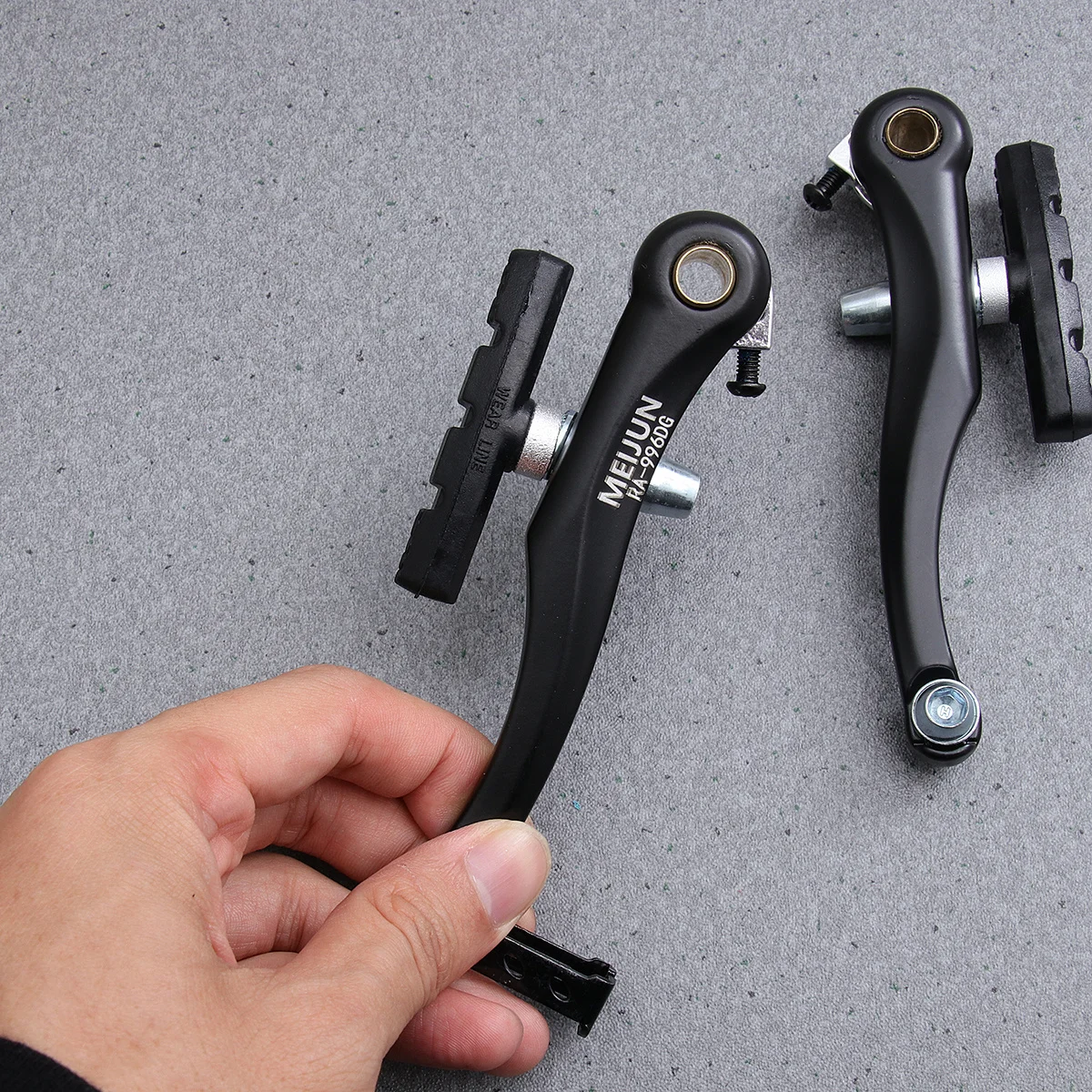 

One Pair Aluminum Alloy Pads Accurate Cutouts Durable Rubber Braking Shoes Rear Front Mountain Bike Brake Blocks Black