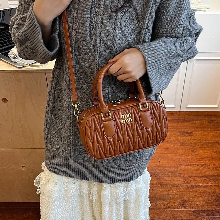 

2025 Новая женская сумка через плечо с подушкой, минималистичная сумка через плечо с верхней ручкой, универсальная сумка «день-ночь» для ежедневного использования