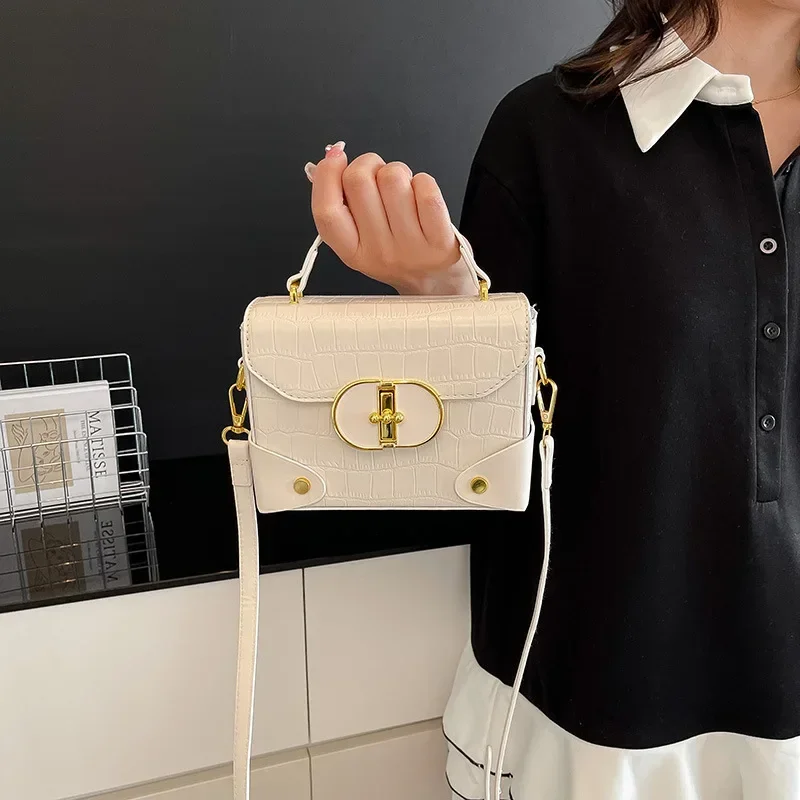 Bolso cuadrado pequeño con textura de cocodrilo de moda 2025, bolso de viaje/diario para mujer, estilo versátil de hombro/mensajero