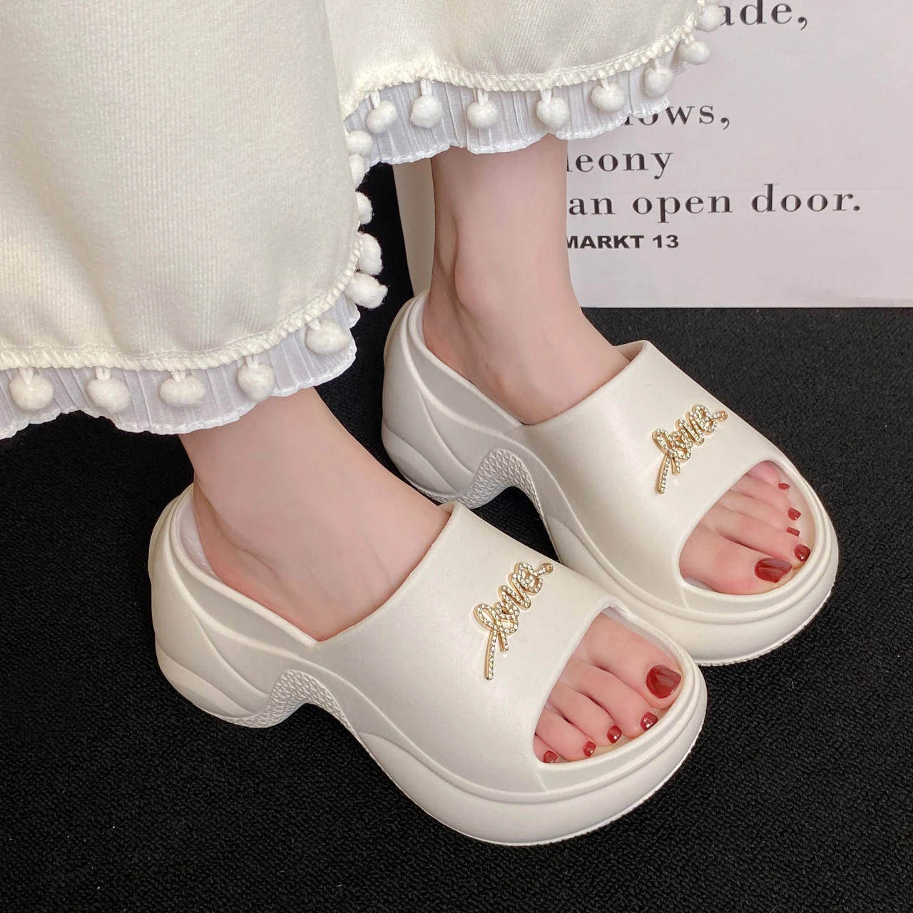 Женские удлиняющие тапочки, размеры 36–41 ярда, новые повседневные сандалии с круглой головкой и бриллиантами, удобные легкие туфли на толстой подошве