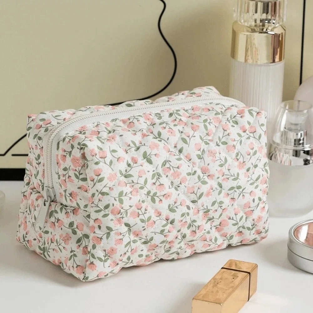 Aesthetic Quilted Makeup Bag Large Capacity Portable Cosmetic Bag elegant Floral Print Cosmetic Organizer Travel