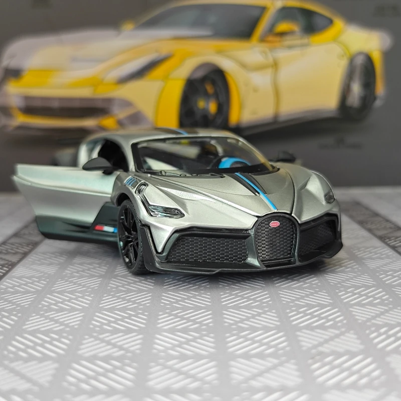1: 32 Simulation Bugatti DIVO Alloy Car Model Ornament Doors and Hood Can Be Opened has sound and lighting functions
