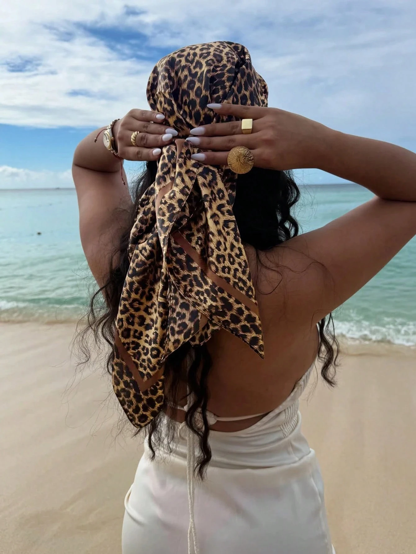 

Шелковый атласный платок-бандана с леопардовым принтом 90 см для женщин, квадратный шарф-хиджаб, повязка на голову, женская головная повязка