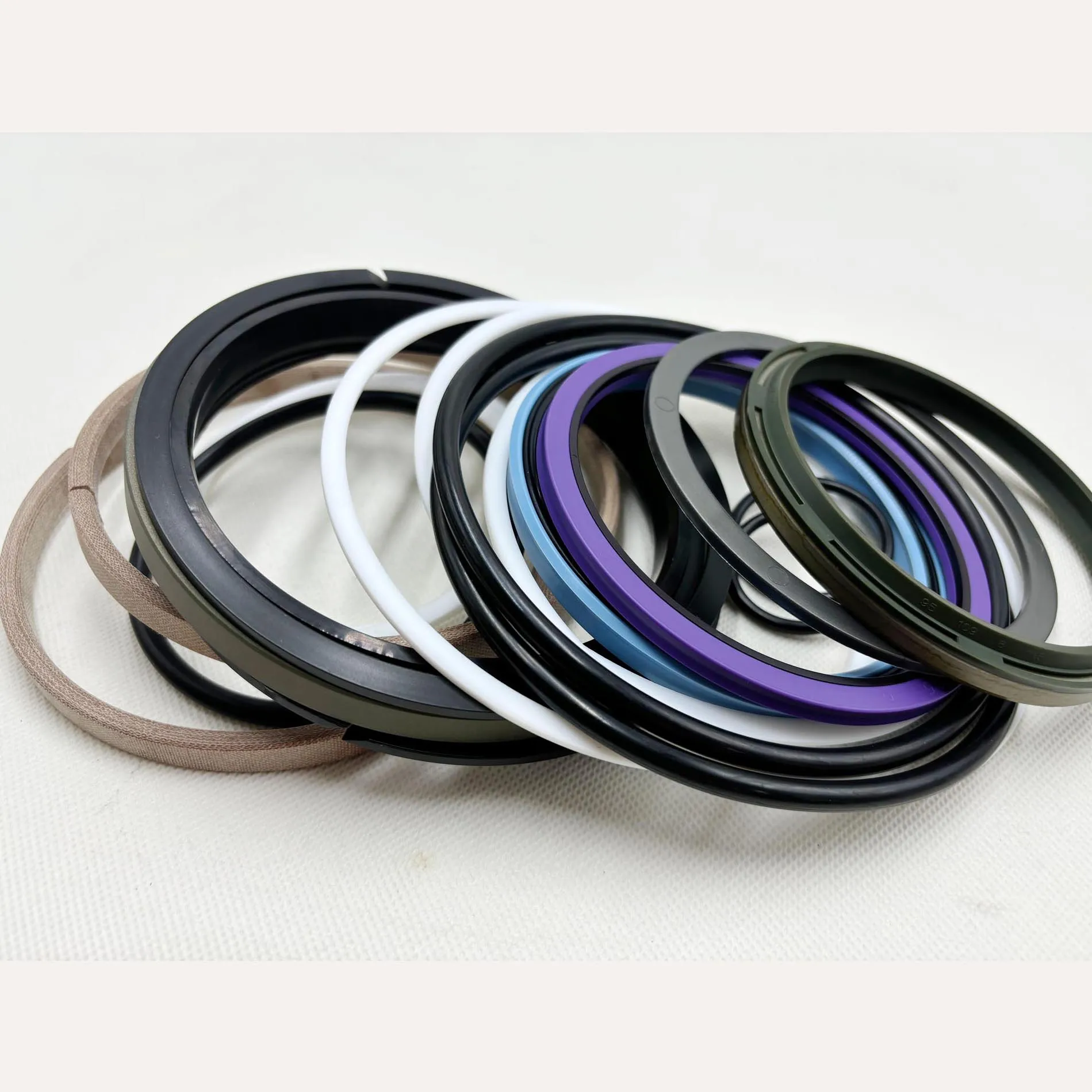 

Excavator Oil Seal Komatsu PC200/210/240/350/360-7/8 Boom Middle Arm Bucket Oil Cylinder Repair Kit