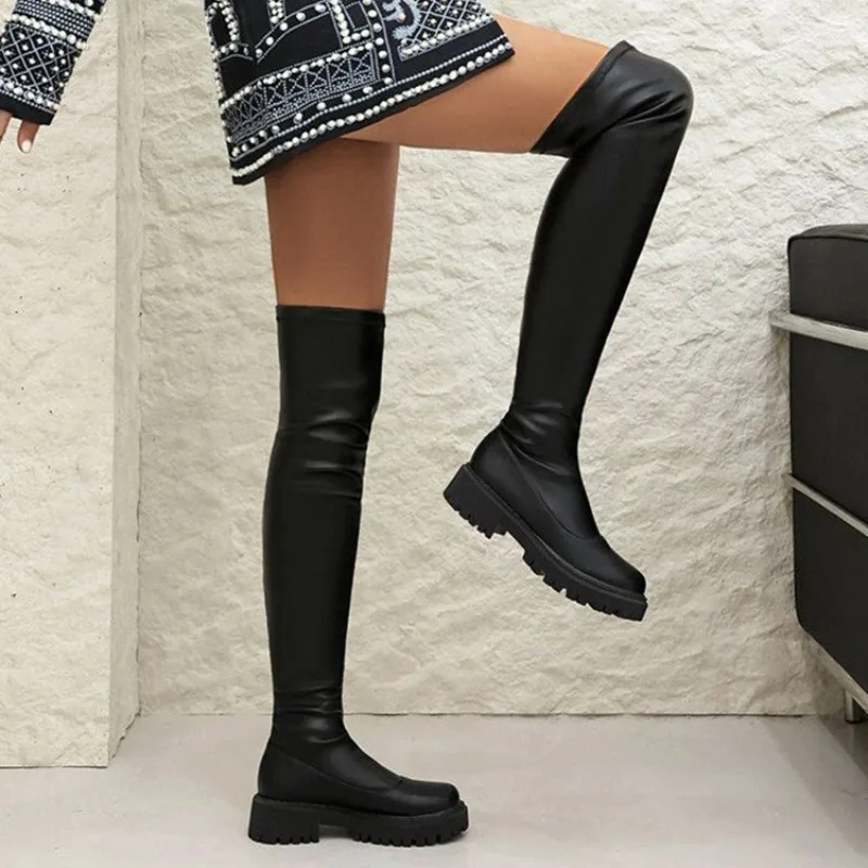 Hohe Overknee-Stiefel für Damen, kleine flache Sohle, 2022, neue Herbst-Winter-Oberschenkelstiefel mit flacher Plattform