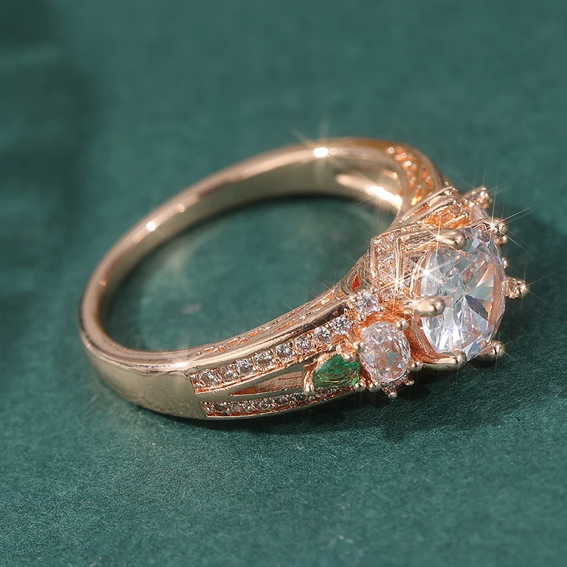 Exquisiter, mit weißen CZ-Steinen besetzter Damenring, trendiger Roségold-Farbton, Verlobungsring, Alltagsschmuck, Partyschmuck, Jubiläumsgeschenk. – Detail 4