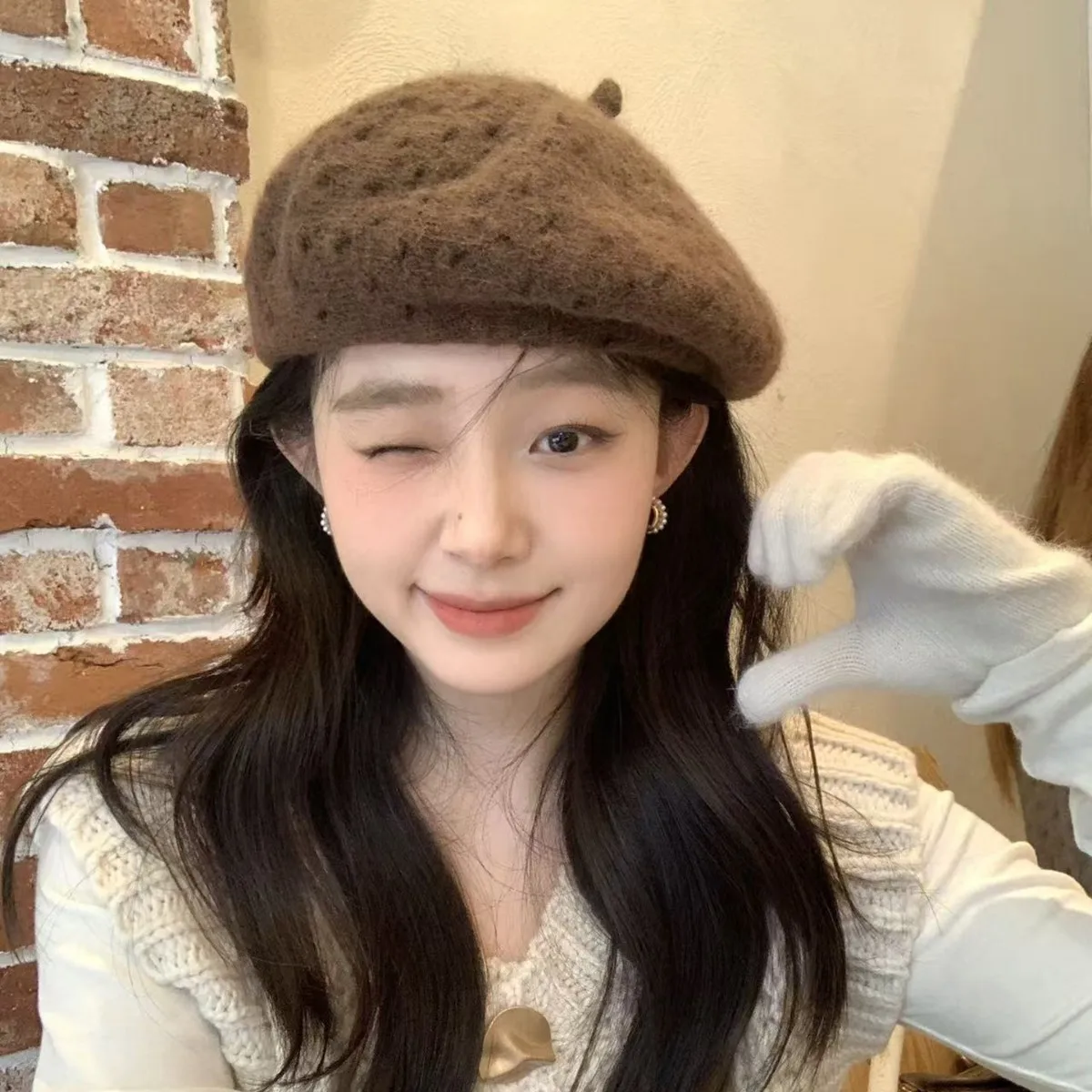 Trendy Snail Climbing White Beret Women's 2026 New Style Shown Face Small Newspaper Boy Hat Paintler Hat Joker Children's Winter