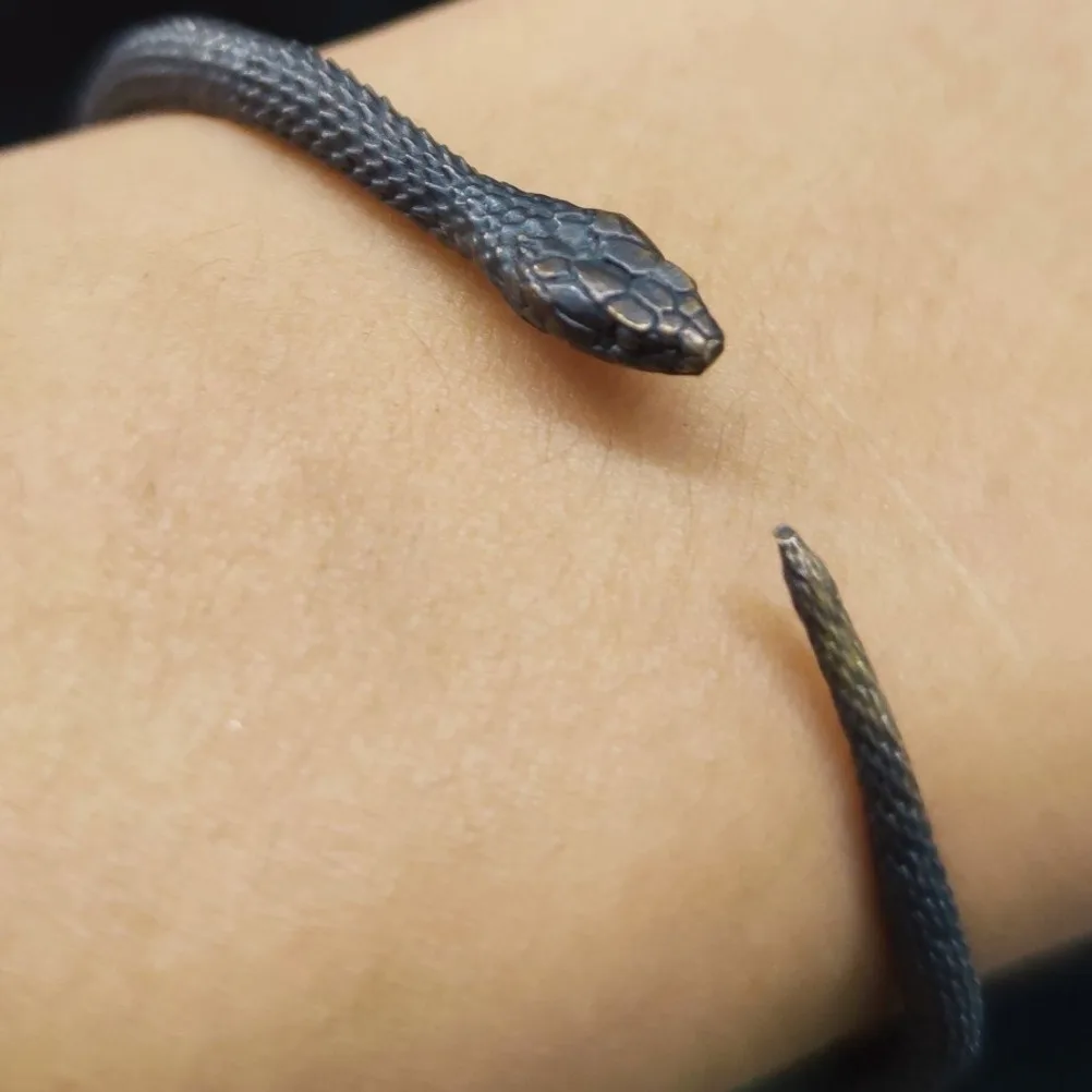 

Retro Brass Snake Desktop Decoration Antique Snake Shaped Bracelet Adjustable Bracelet Home Interior Decoration Gifts