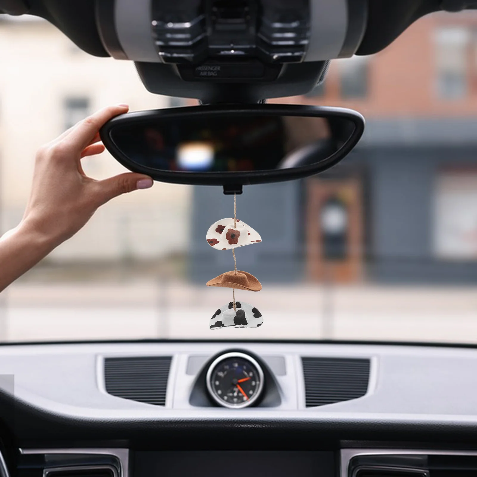 

Cute Cowgirl Hat Car Charm Rear View Mirror Accessory Unisex Easy Install Durable Interior Decor Auto Ornament Pendent
