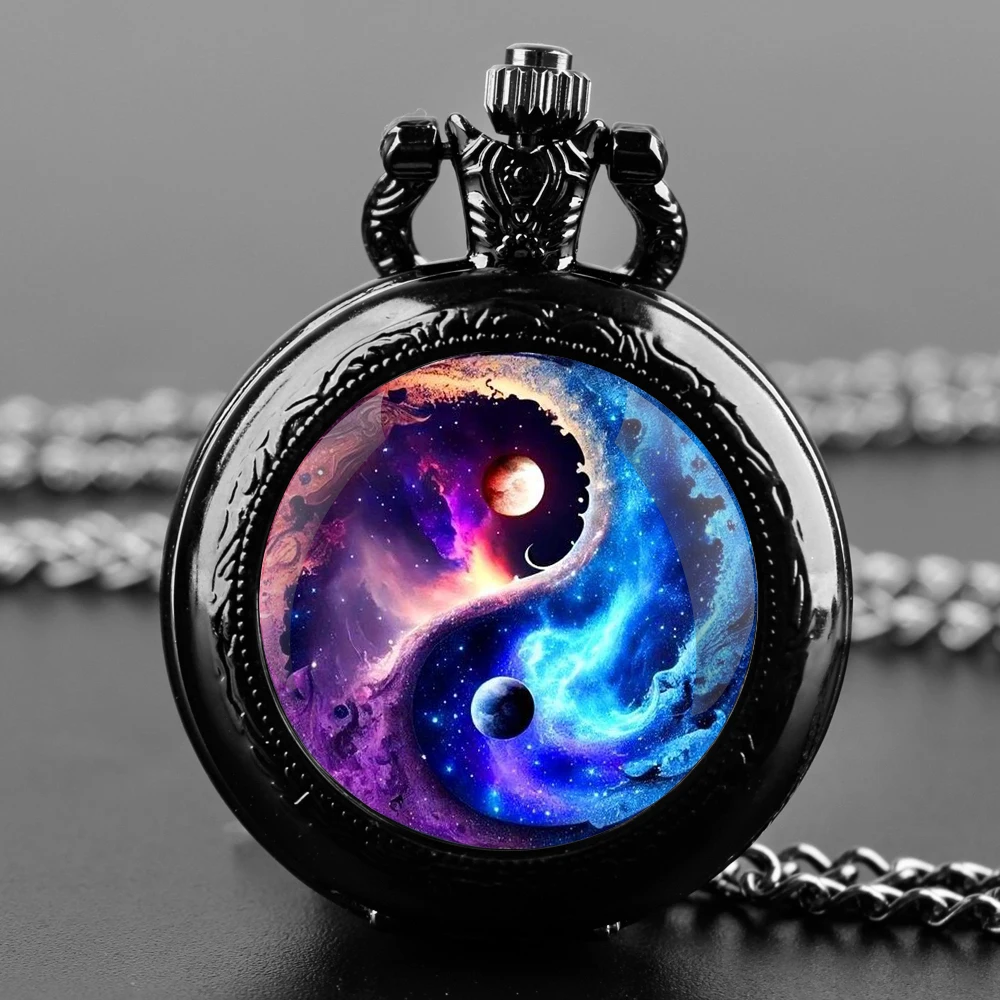 ساعة جيب كوارتز سوداء على شكل قبة زجاجية من Yin Yang Planet مع قرص أرقام عربية وسلسلة متينة هدية كلاسيكية للرجال والنساء
