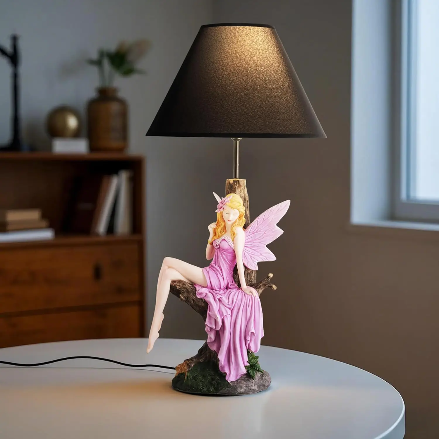 

Настольная лампа «Лесная фея» ручной росписи с фиолетовыми крыльями, прикроватный светильник из смолы и черный тканевый абажур для волшебного домашнего декора