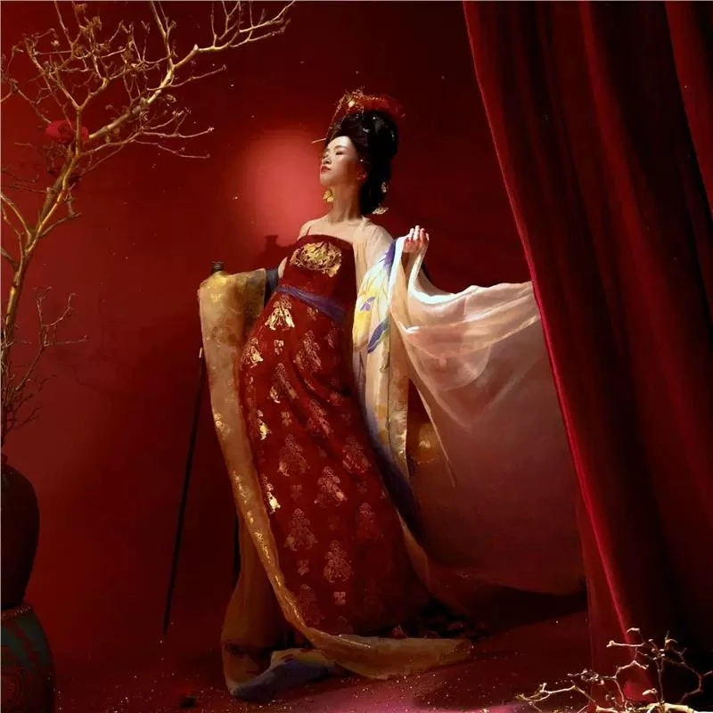 Late Tang Dynasty imitation hairpin flower lady picture restoration big sleeve shirt chest-length crocodile skirt