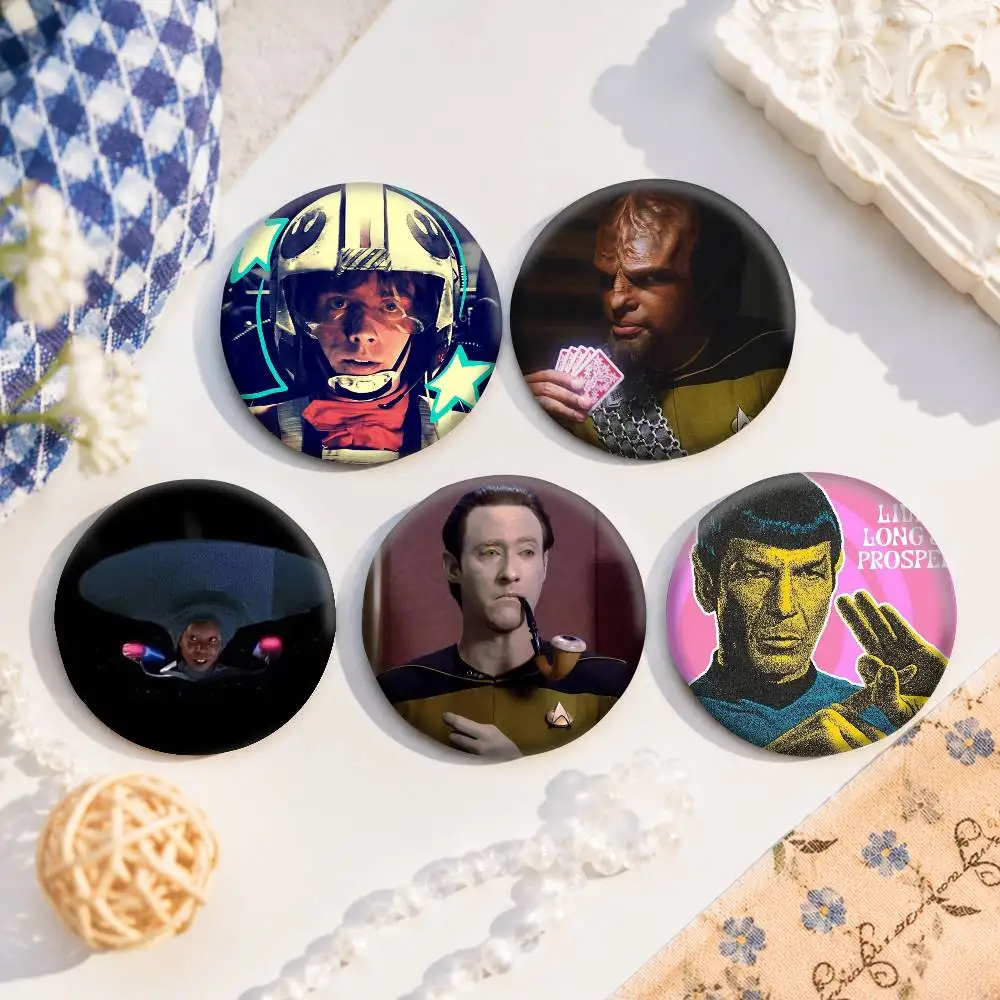A-Star Trek Cartoon Round Brooches On Backpack Jacket Acrylic Button Pins Collection Gifts