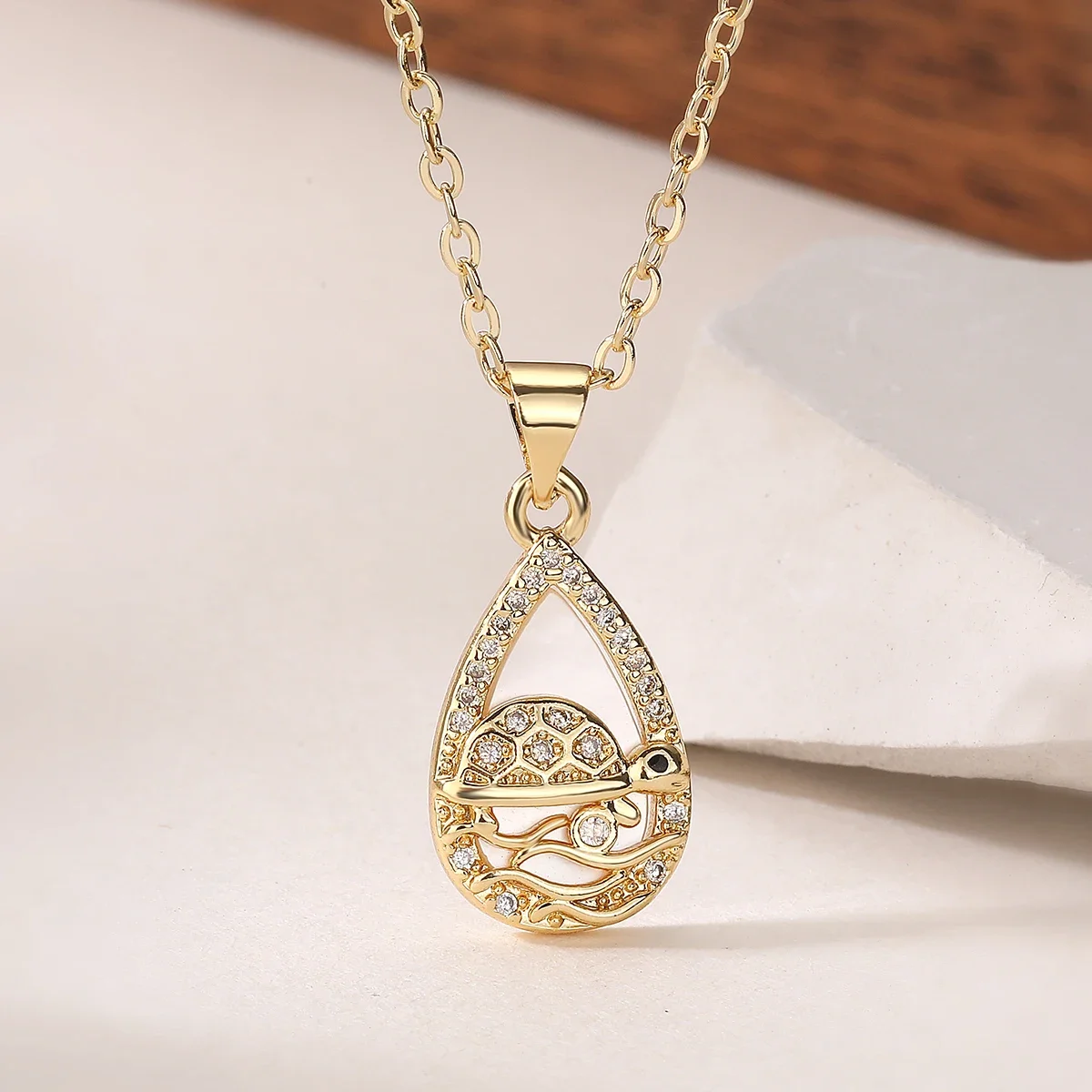 NEWBUY Hot Sale Lucky Sea Turtle Necklace White Mother-Of-Pearl Jewelry Daily Outfit Matching Jewelry