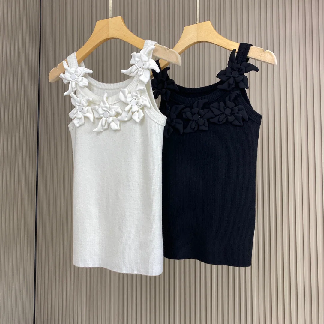 

Designer brand luxury high quality 2024 summer old money style three-dimensional flower halter vest slim top woman