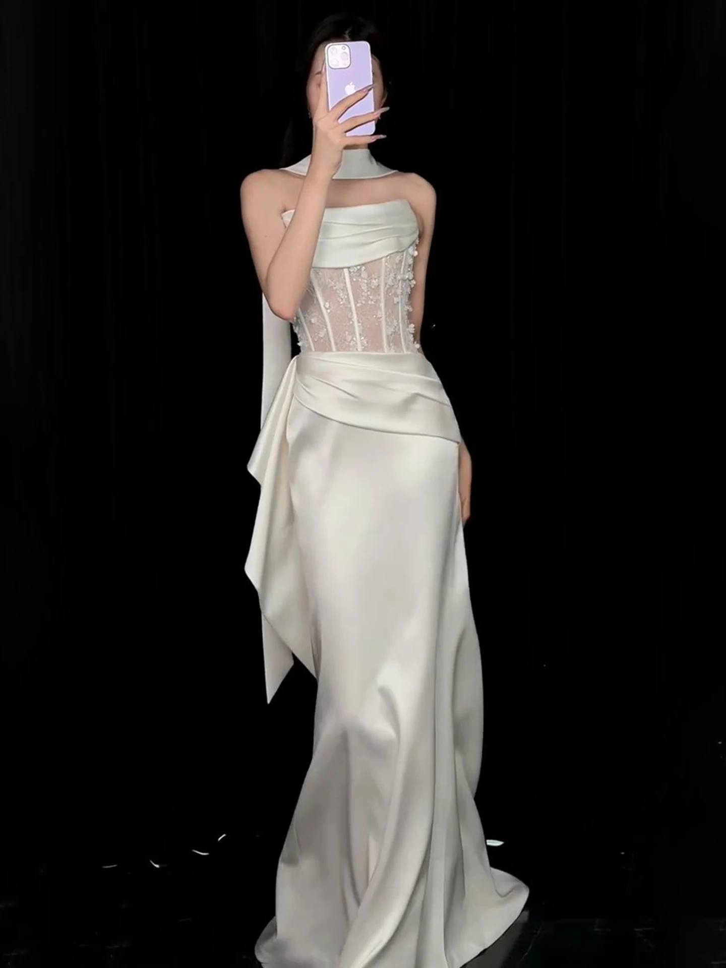 

Ele Light Lace Bridal Gown with Fi Tail Design for Wedding Reception Guest Welcome Ceremony in White