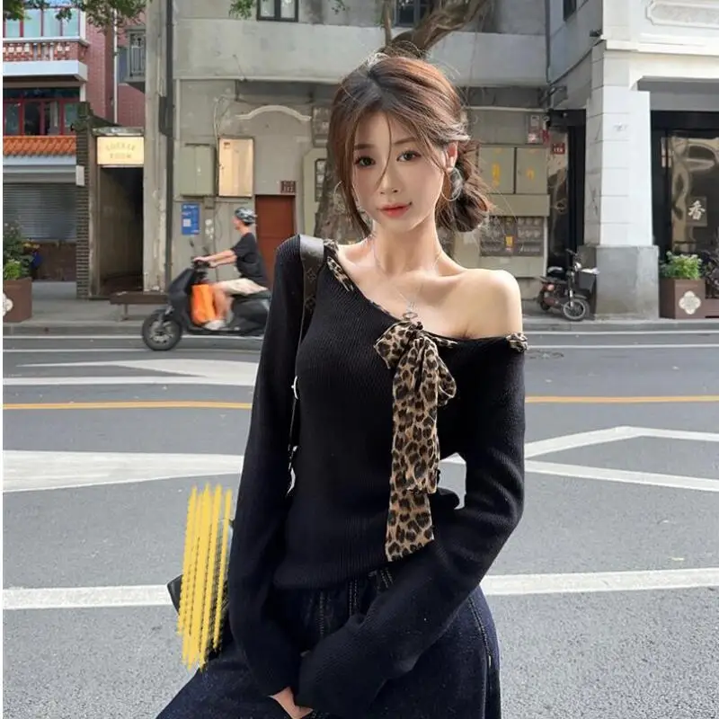 

Темперамент с наклонными плечами, женский универсальный и удобный вязаный свитер ранней осени с длинными рукавами и леопардовым принтом