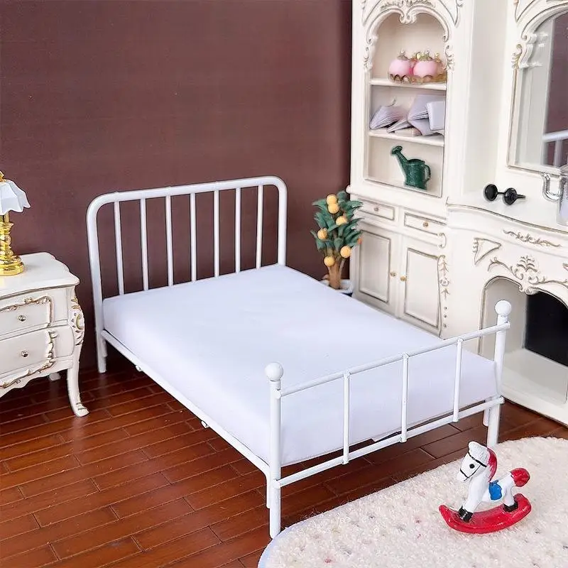 1Pcs Bedroom Scene Decoration 1:12 Dollhouse Metal Bed Mini Doll Furniture Iron Frame Single Bed Model Doll House Accessories