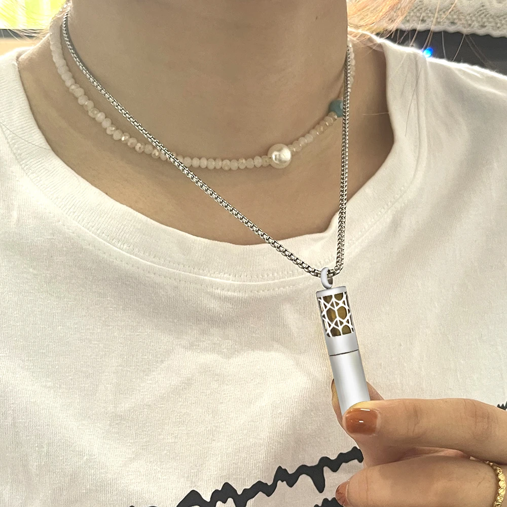 Cylindrical Aromatherapy Essential Oil Diffuser Necklace Storage Bottle Stainless Steel Pendant Fashion Perfume Lockets Jewelry