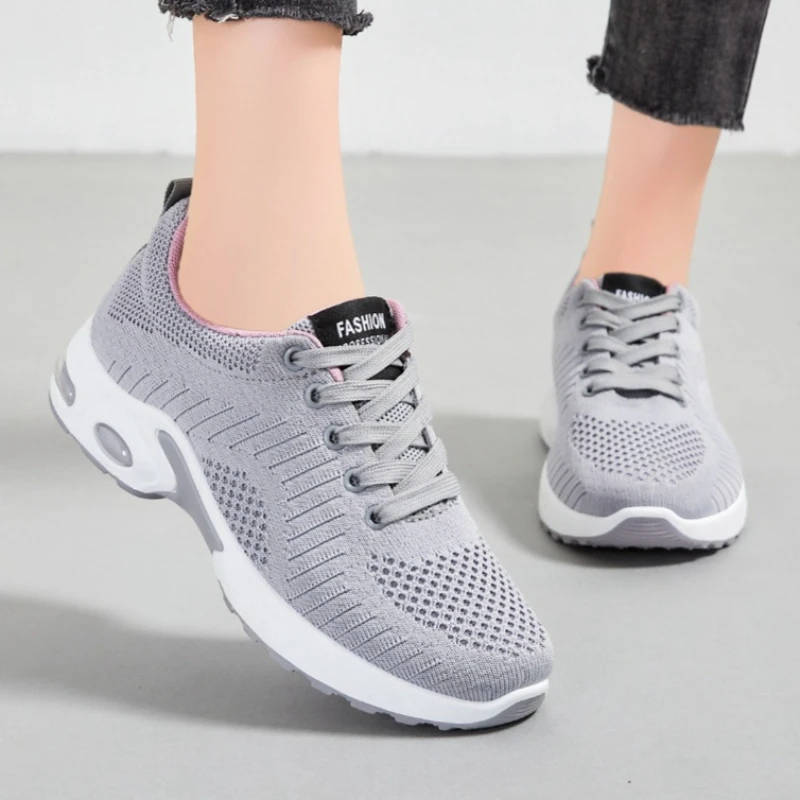 

2026 женские серо-розовые сетчатые кроссовки на платформе со шнуровкой, легкие дышащие повседневные прогулочные туфли Q-386