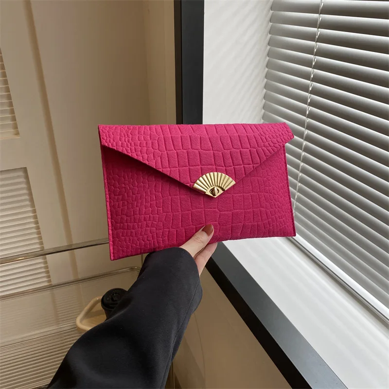 

2024 New Casual Ladies Clutch Bag Simple Handheld Envelope Bags Felt Indentation Handbag Solid Color Business Women's Trend Bag