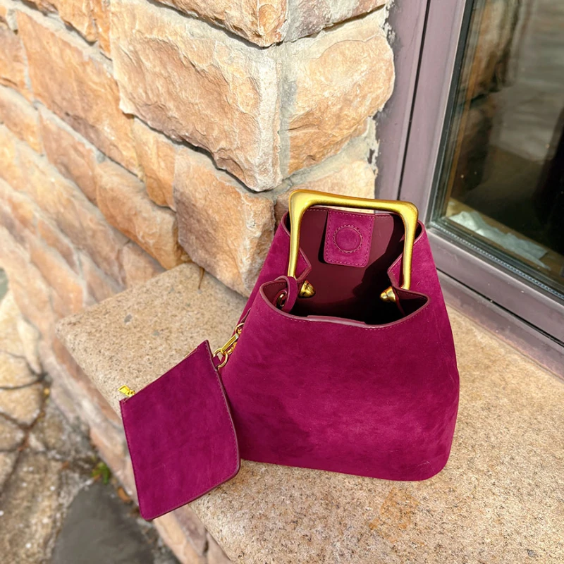 

Luxury Bucket Bag, Large Capacity Metal Handle Autumn Winter,fashion Commuting Shoulder Crossbody Casual Faux Suede Bucket Bag