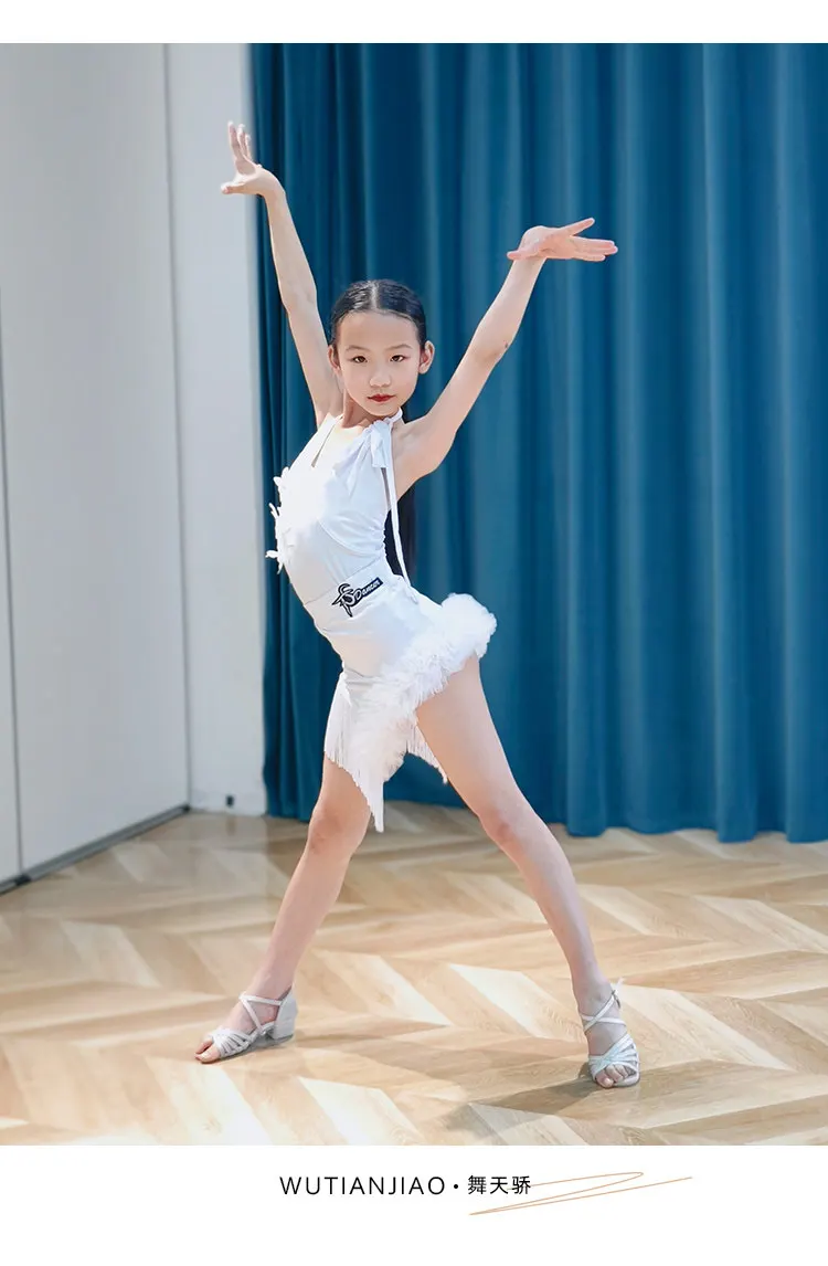 New white three-dimensional flower fringed Latin dance outfit for young boys and girls, performance outfit for salsa dance.