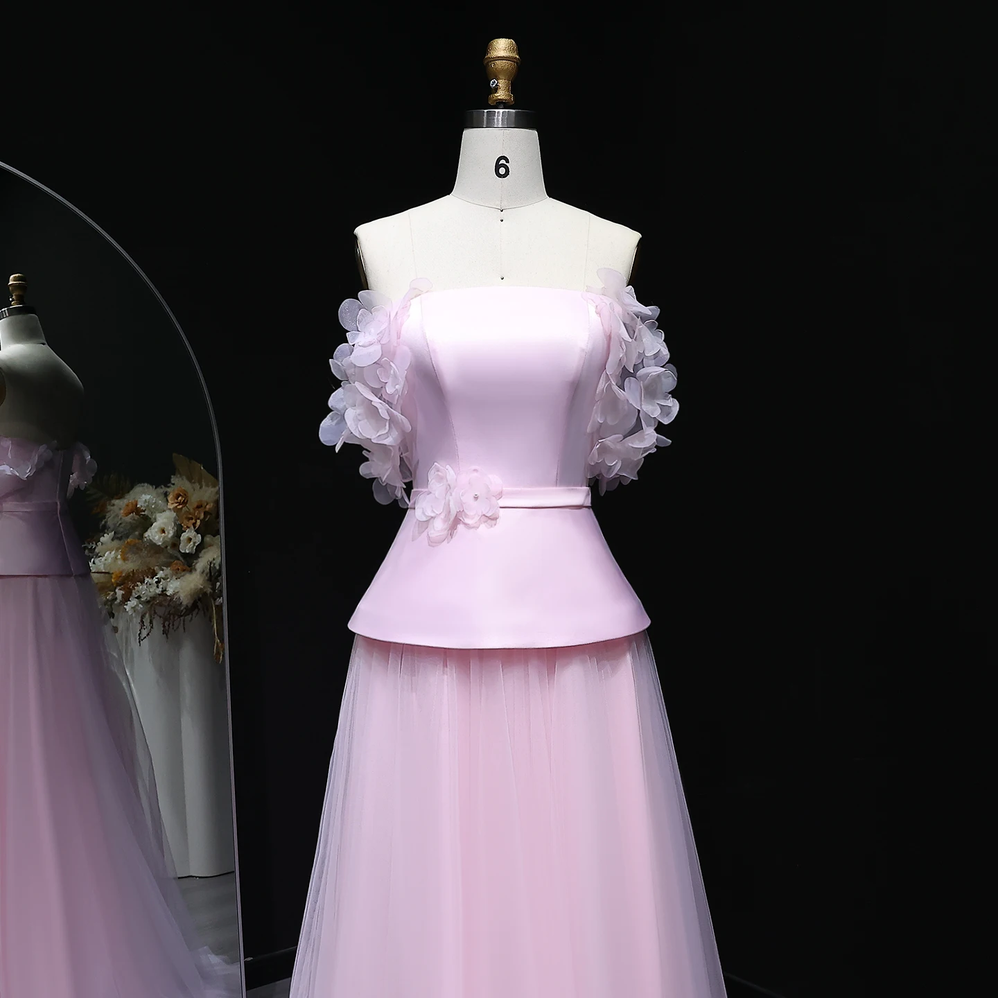 Sharon กล่าวว่าสีชมพู A-Line Tulle ปิดไหล่ชุดราตรี 3D ดอกไม้สําหรับผู้หญิงงานแต่งงานคําพรหมชุด SF228 ที่กําหนดเอง