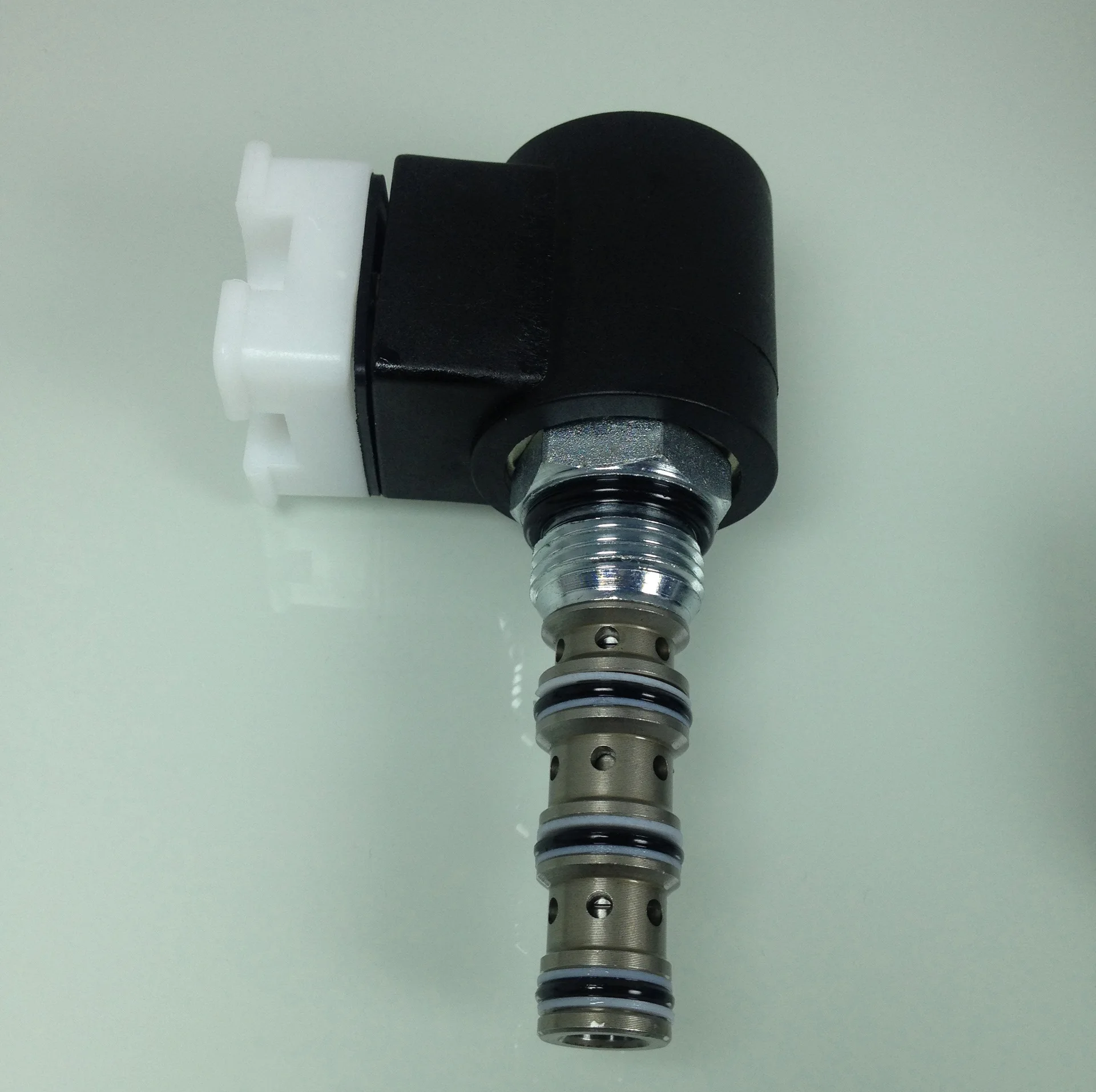 SV08-41 2-Position 4-Way Solenoid Directional Valve 11.4LPM Screw-In Cartridge Valve HydraForce Series