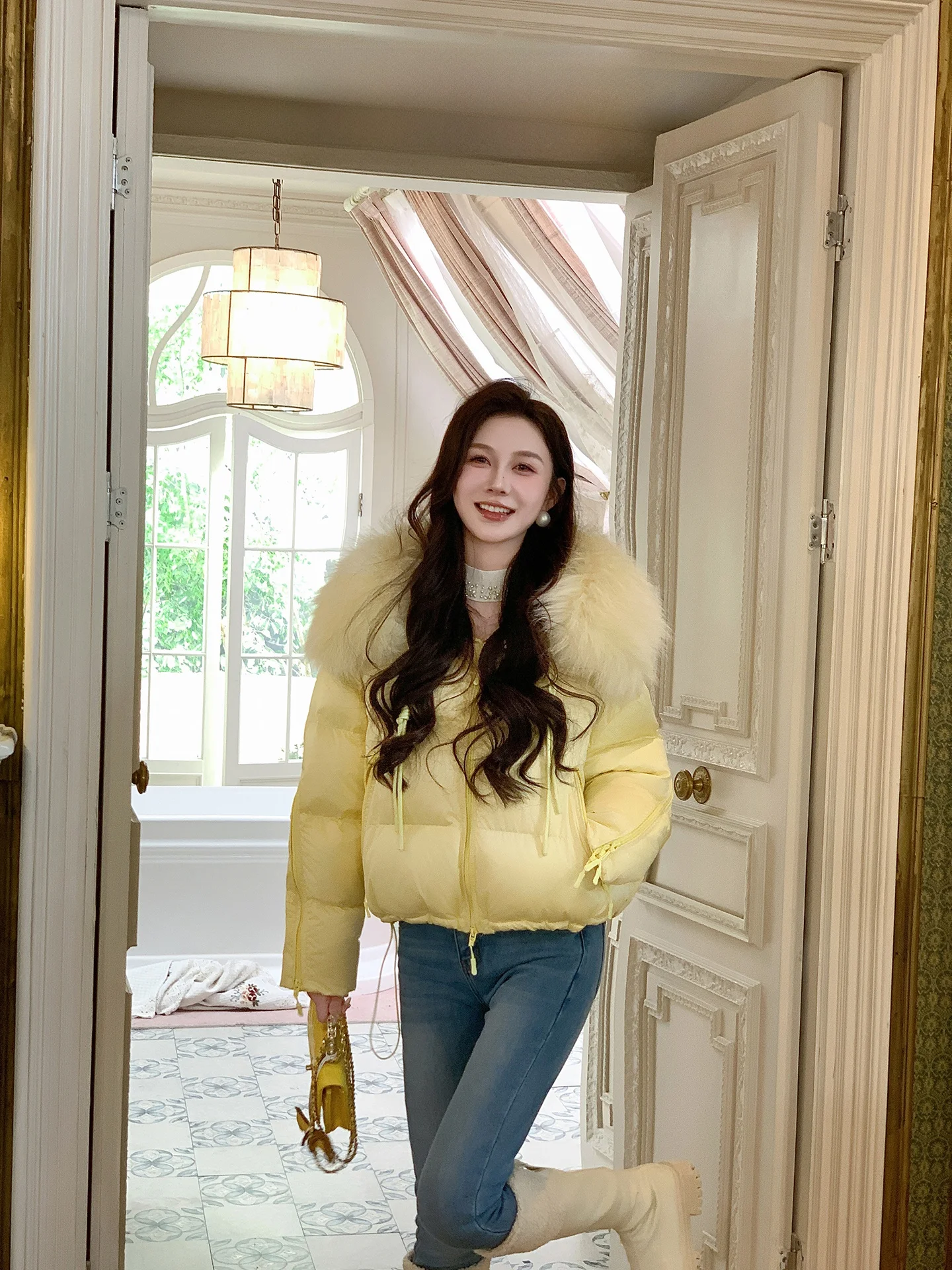 

Пуховик AZZHEN Vanilla Puff женский с капюшоном на молнии, с большим меховым воротником, теплый, повседневный, с меховой отделкой, белый, на пуху.