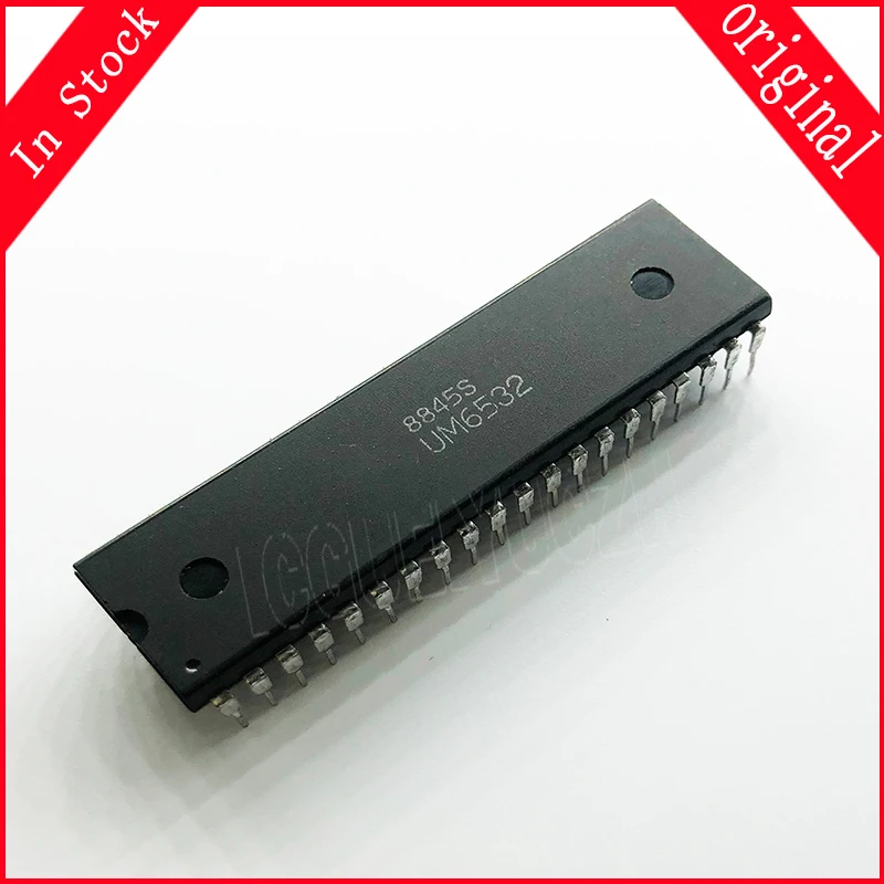 1pcs/lot UM6532 6532 DIP-40 In Stock