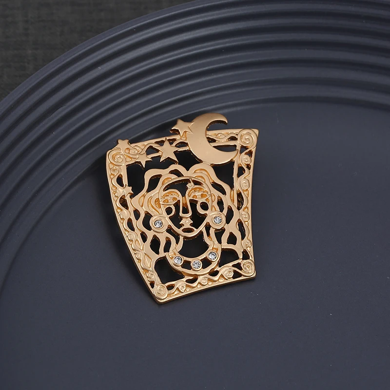 2023 Popular fashion women\'s exaggerated geometric abstract brooch jewelry gifts
