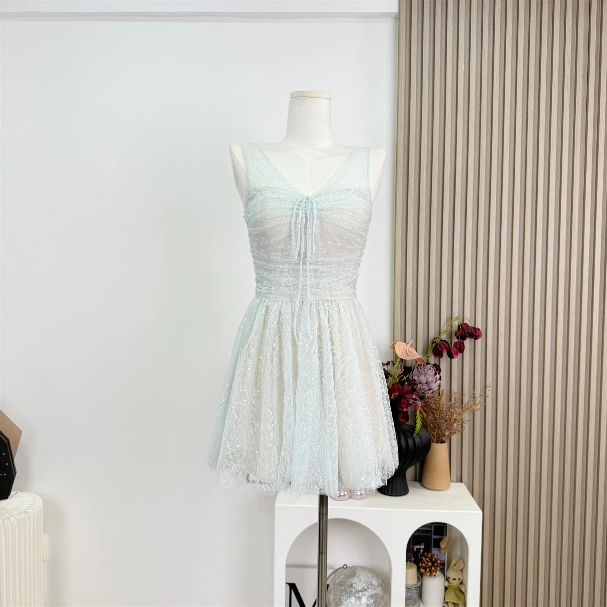 

Sexy V-neck Lace Sleeveless Vest Dress Mini Skirt Bow Lace-up V-neck Lace Mesh Waist Dress Vacation Dress