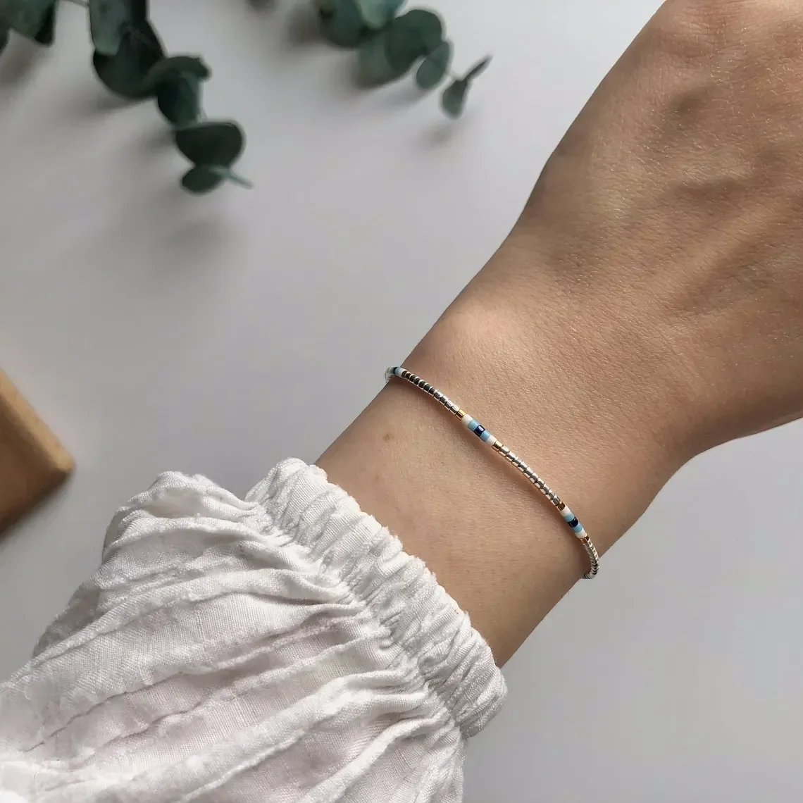 Miyuki-Armband für Damen, minimalistisches, dünnes Perlenarmband, stapelbar, Freundschaftsschmuck, Strand-, Sommer-, handgefertigtes Boho-Armband. – Detail 5