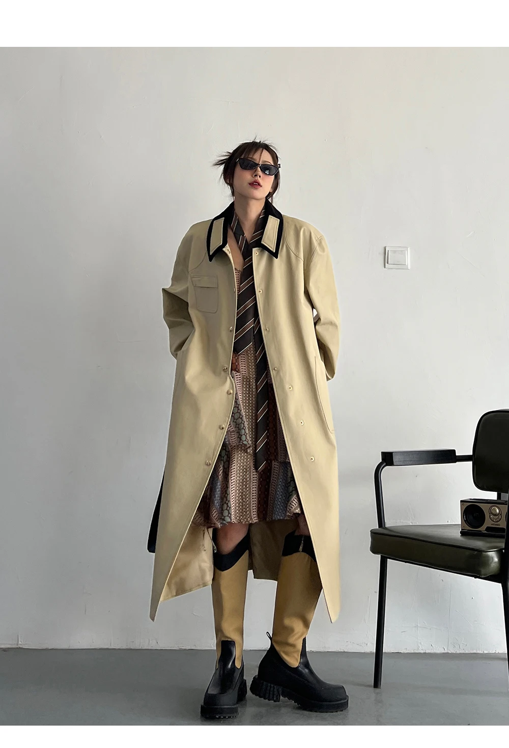 SuperAen primavera y otoño 2025 nuevo diseño largo gabardina caqui asimétrica para mujeres abrigos de gran tamaño de estilo coreano