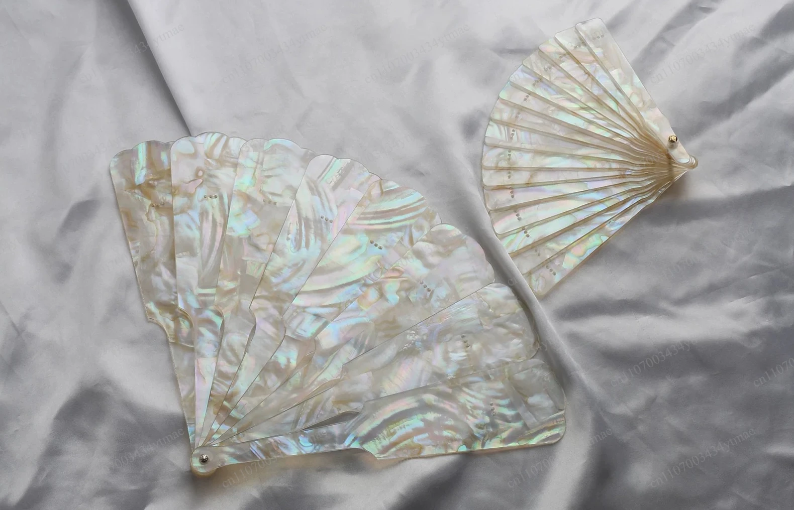 

Handmade Epoxy Snail Shell Fan Hanfu Photo Props Imitation Antique Mother Shell Folding Fan