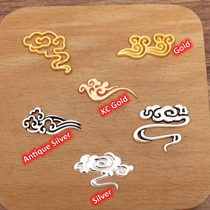 Amuletos de Nube Auspiciosa de - Vintage Jewelry Collection reseña y precio