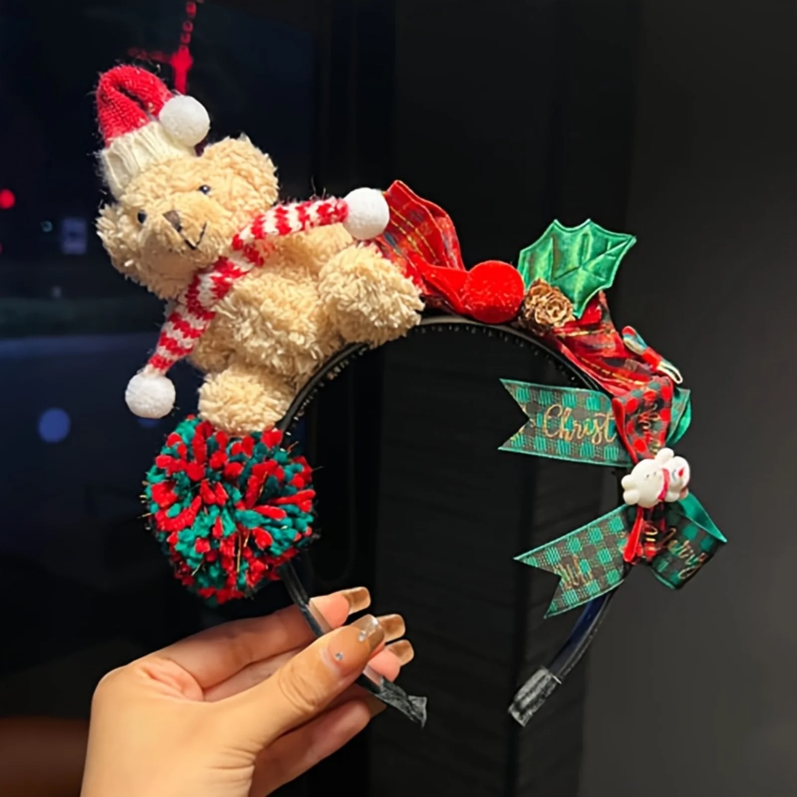1 قطعة عيد الميلاد تيدي بير عقال ، أفخم سانتا قبعة وشاح تصميم ، احتفالي الأحمر الأخضر بوم بومس ، لطيف عيد الميلاد إكسسوارات الشعر للنساء