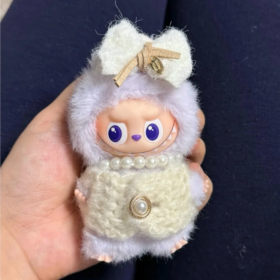 ل Labubu 4.0 دبوس للحب الملابس عبق الرياح الصوف سترة اللؤلؤ قلادة مجموعة Labubu V4 الملابس دمية صغيرة مجموعة الموضة
