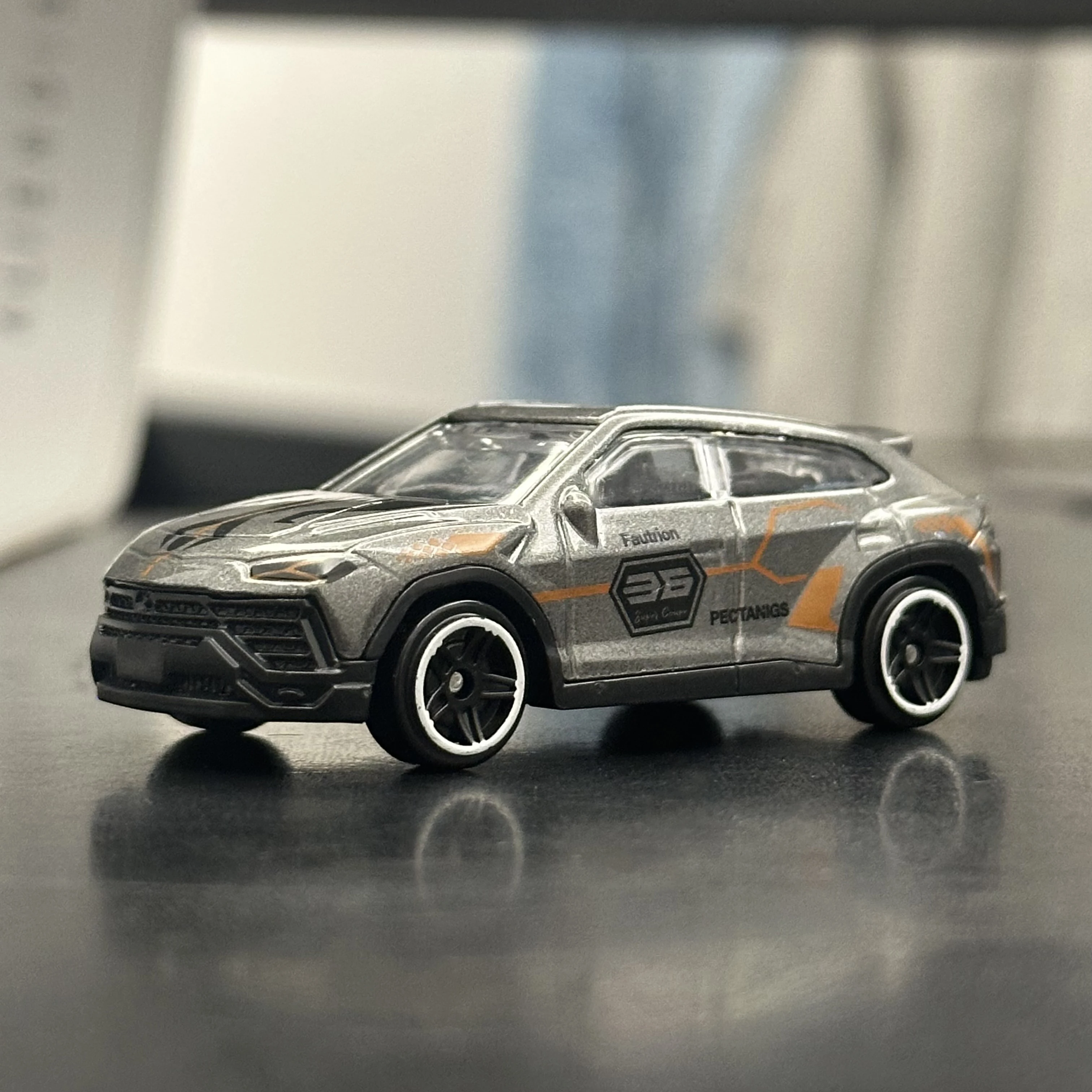 1/64 Scale Diecast Alloy SUV Model Car Toy Metal Body Sport Utility Vehicle Realistic Miniature Collector Car Gift Display image 4
