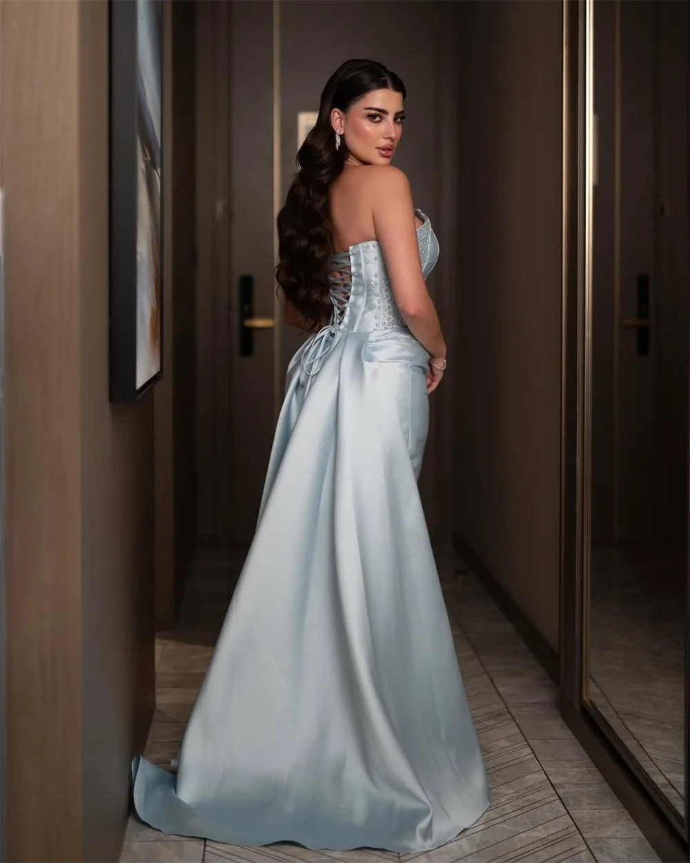 ミラ アームスリーブ サテン パール プロムドレス レースアップ ストラップレス カスタマイズ フォーマル イブニング シース フロアレングス ベスティドス デ ガラ 2025