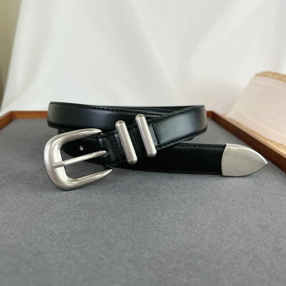 Maikun neue Vintage Damen Ledergürtel einfache All-Match Silber Schnalle dekorative Gürtel für Frauen – Detail 5