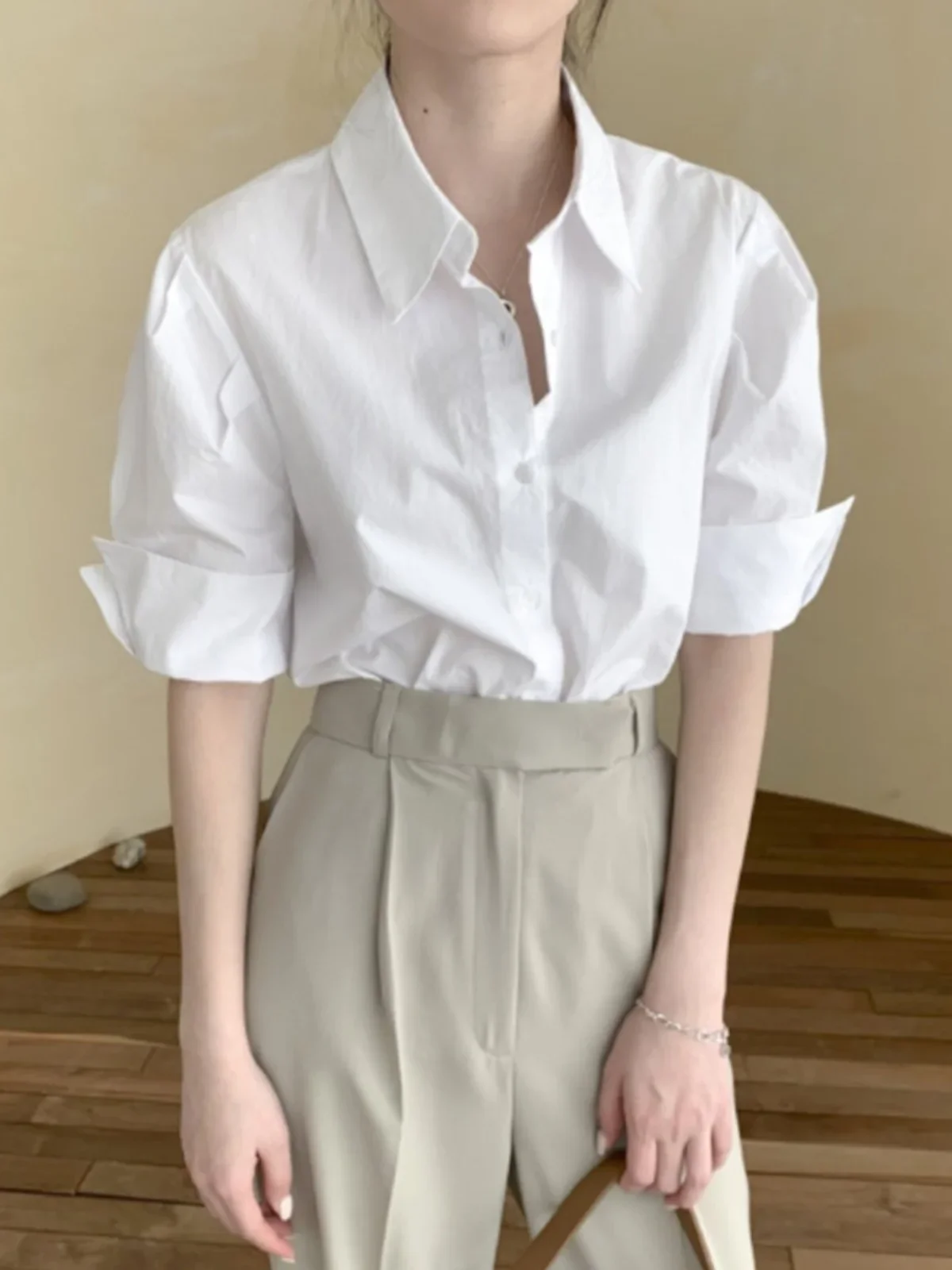 

White Short Sleeve Shirt Women's Summer Design 2025 Blue Light Maturi Sleeve Shirt Korean Straight Cut E6095